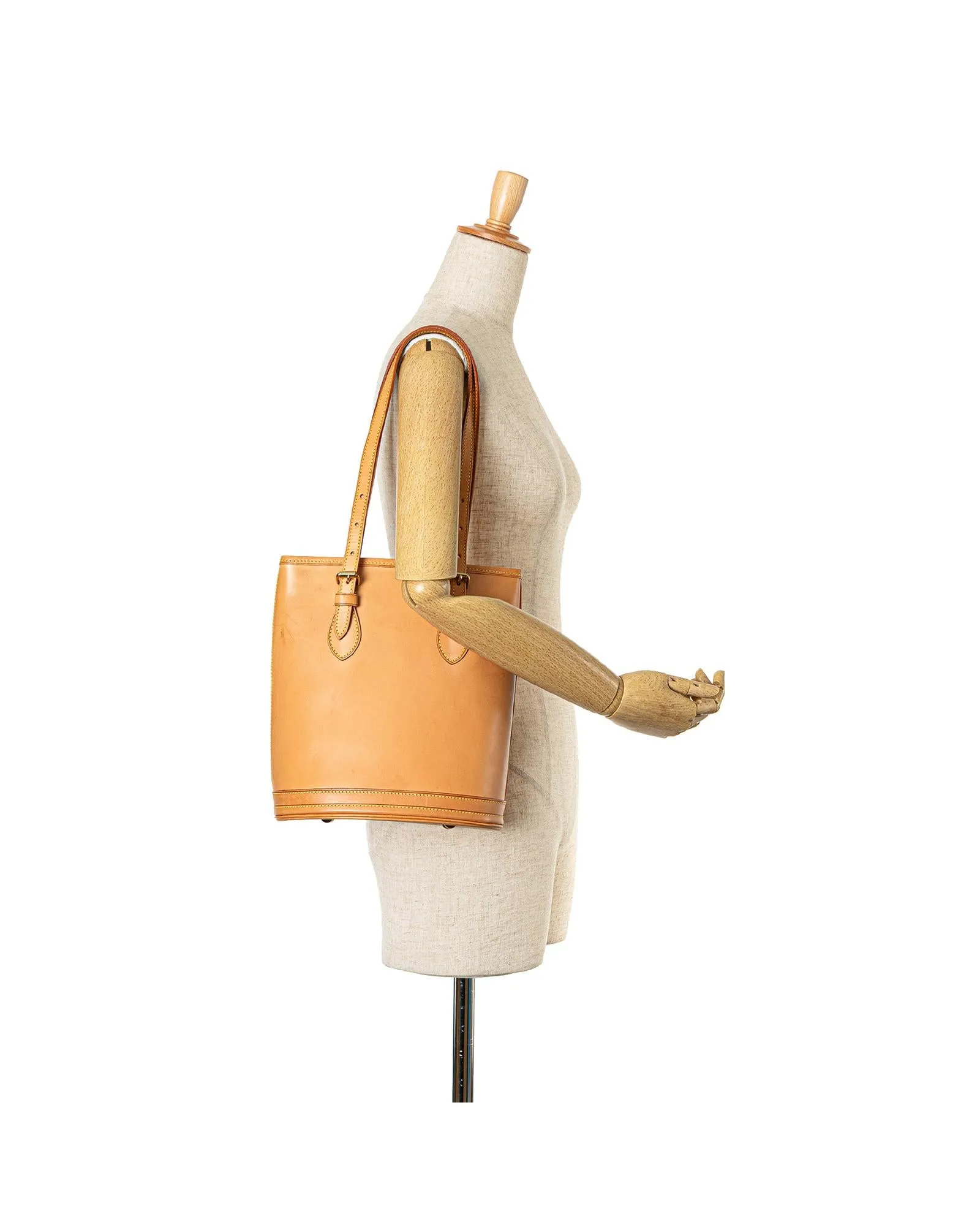 Nomade Petit Bucket Leather Bag with Adjustable Straps and Interior Zip Pockets