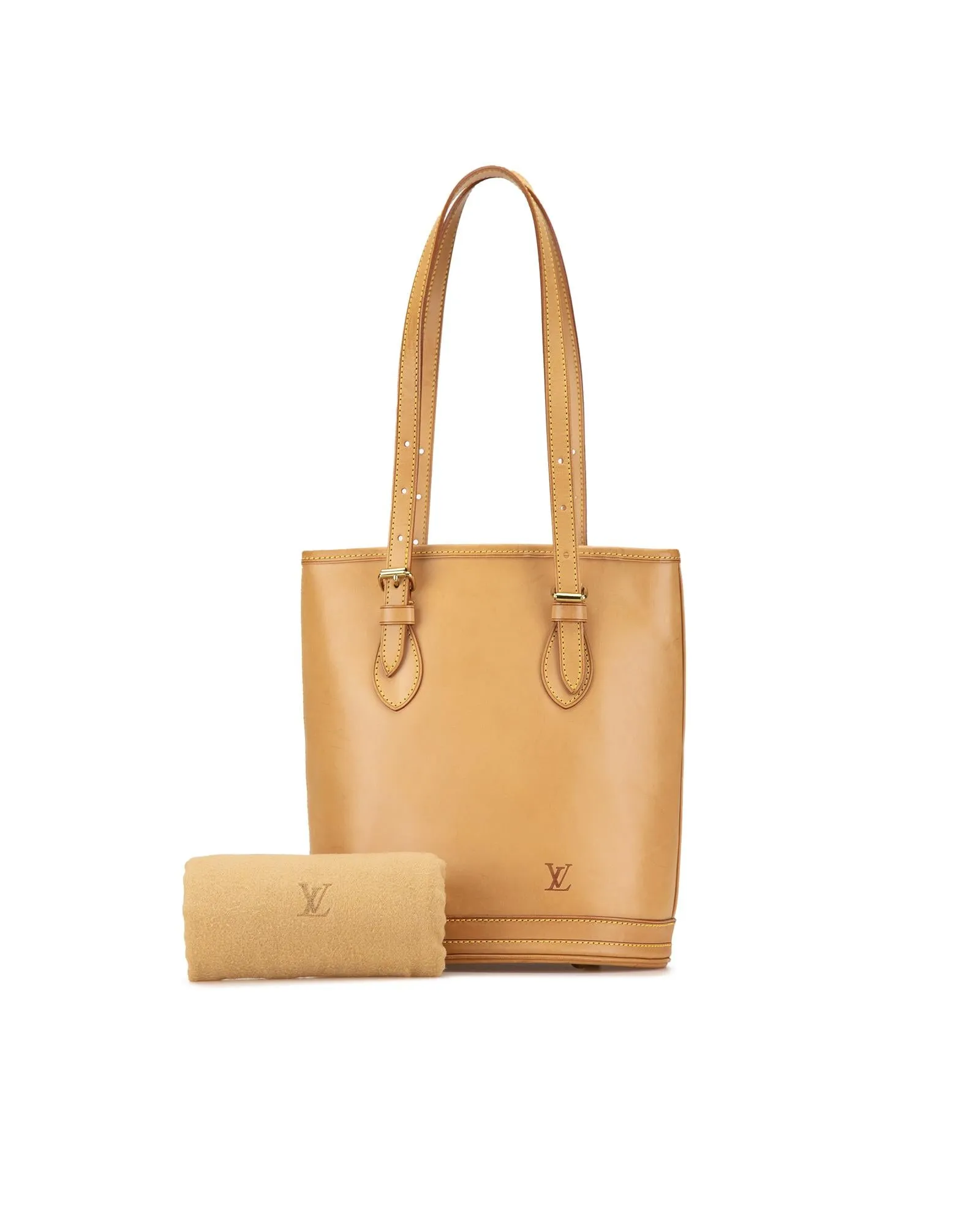 Nomade Petit Bucket Leather Bag with Adjustable Straps and Interior Zip Pockets